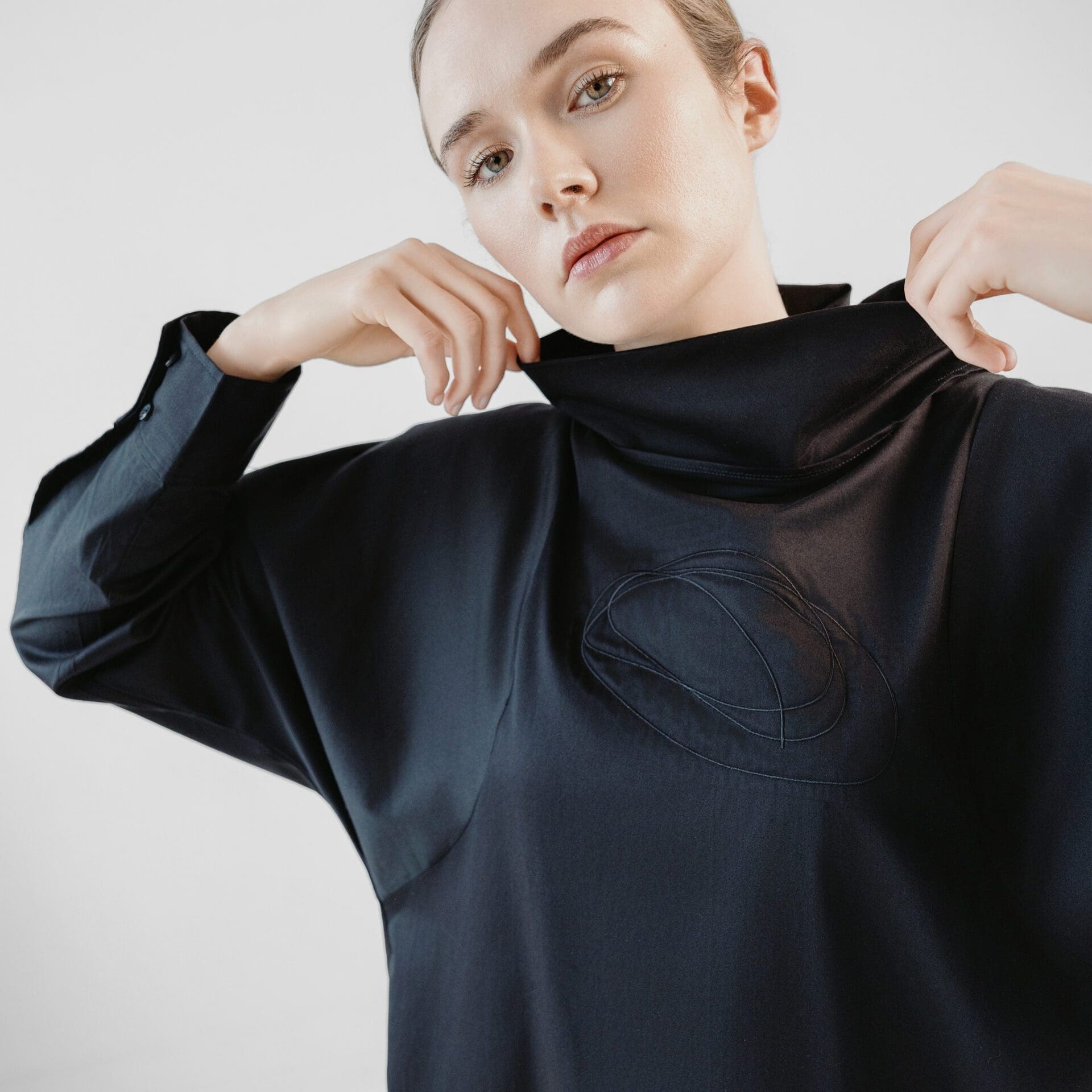 KLEID COS Stickerei 3 1 scaled