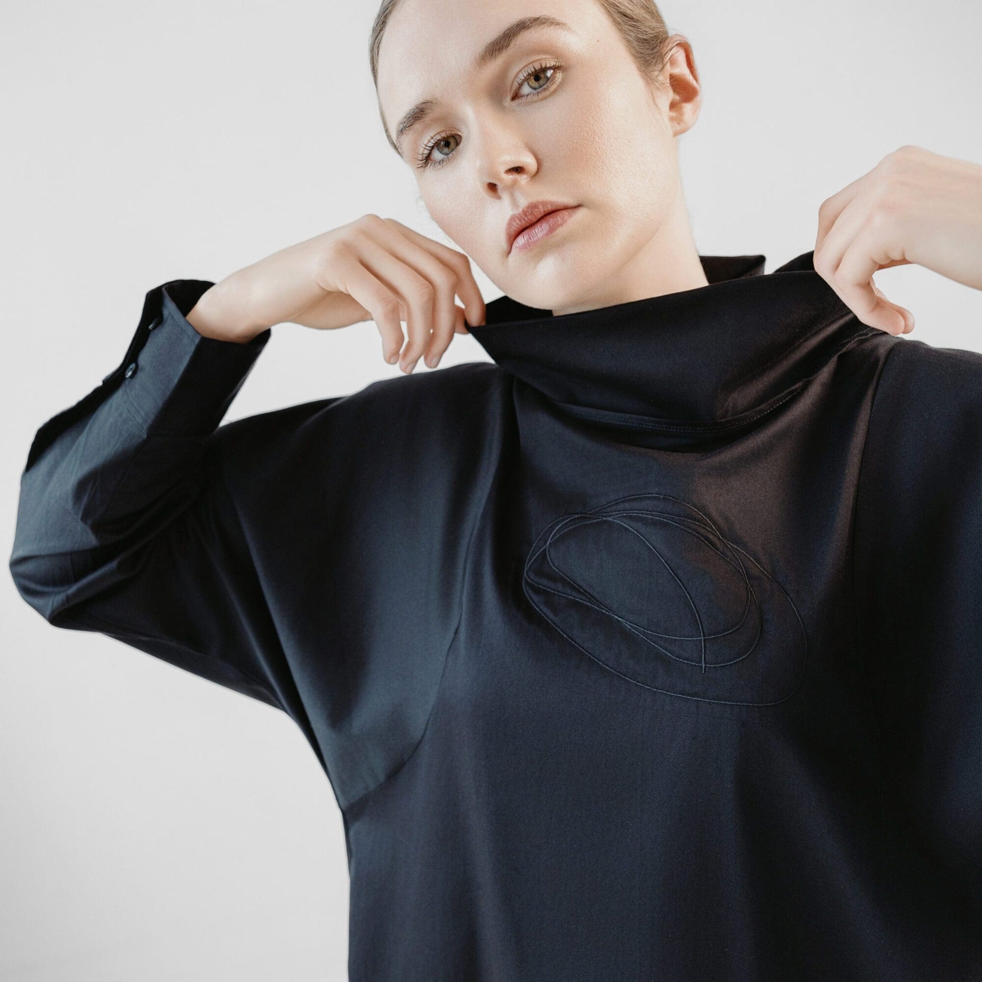 KLEID COS Stickerei 3 1 scaled