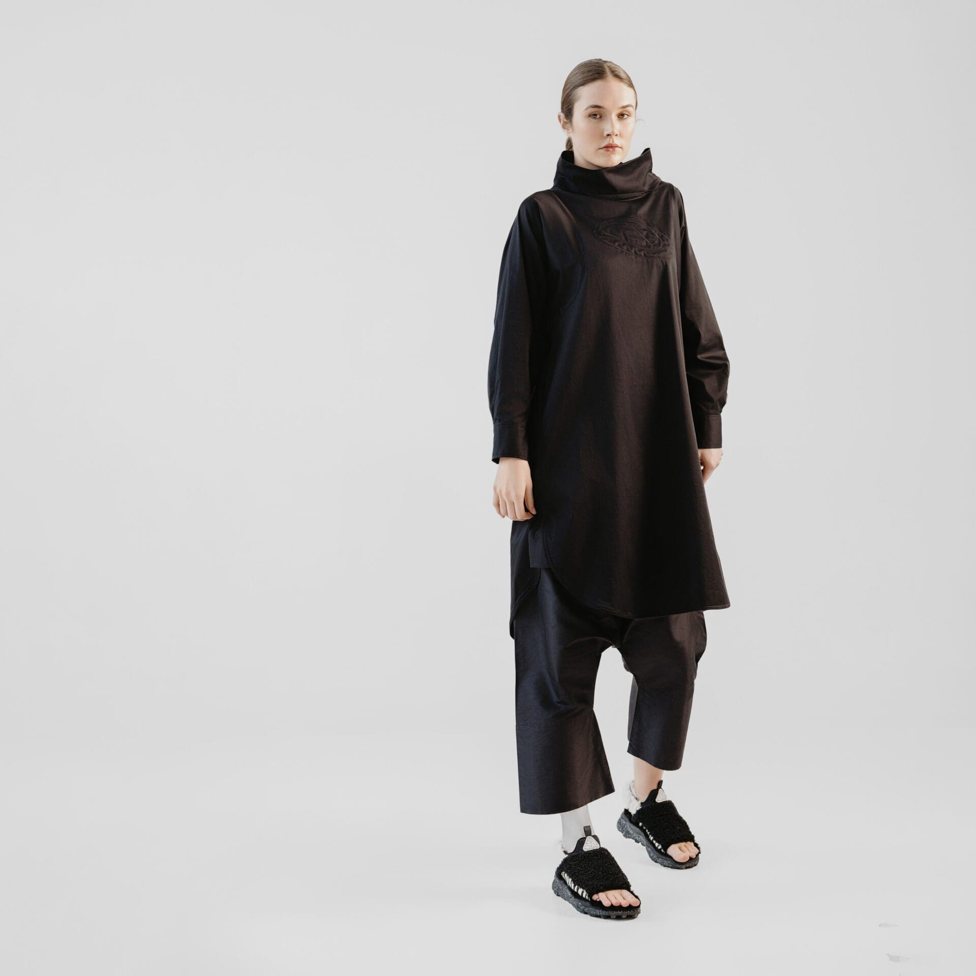 KLEID COS Stickerei 6 1 scaled