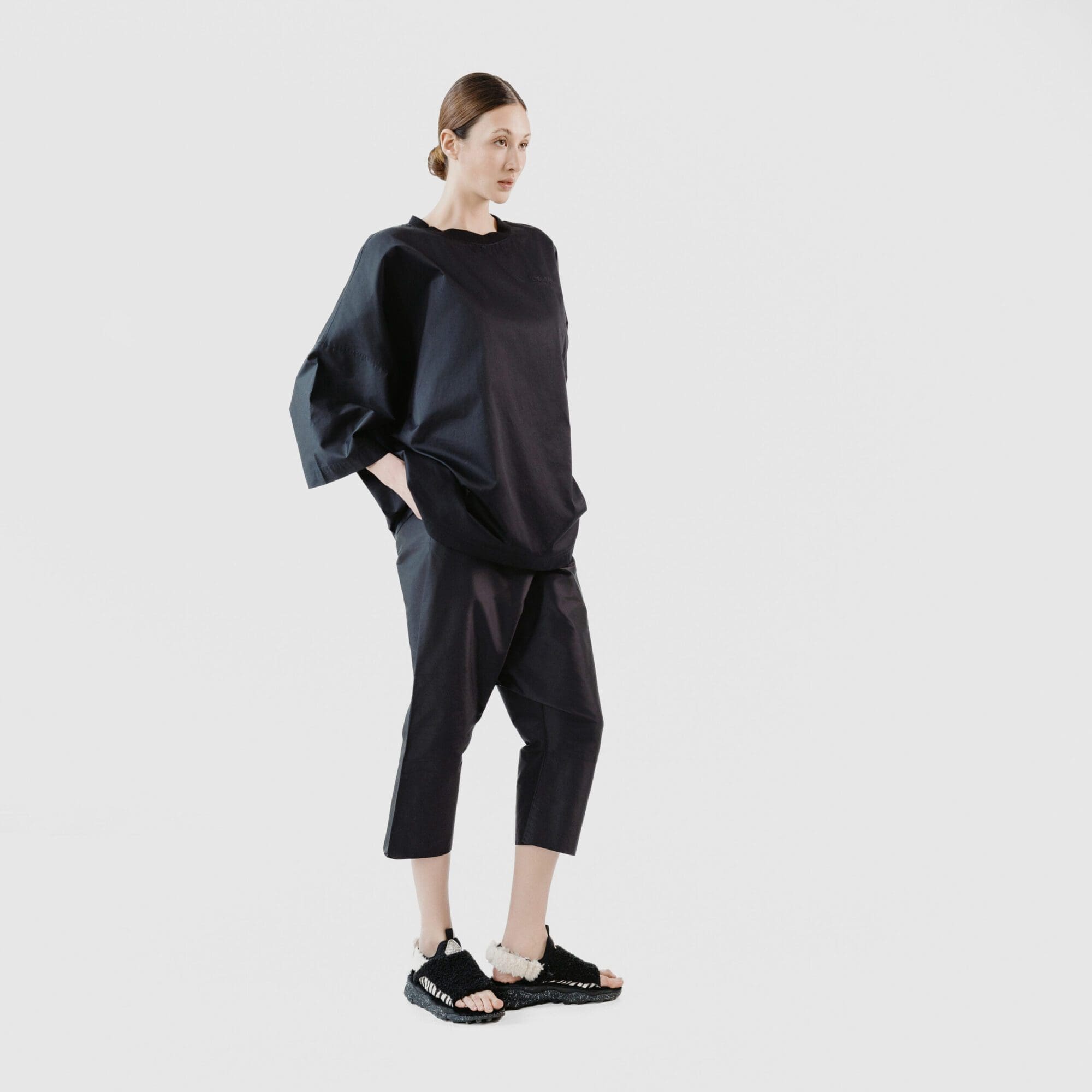 OVERSIZE T Shirt schwarz 4 scaled OVERSIZE T Shirt schwarz 4 scaled