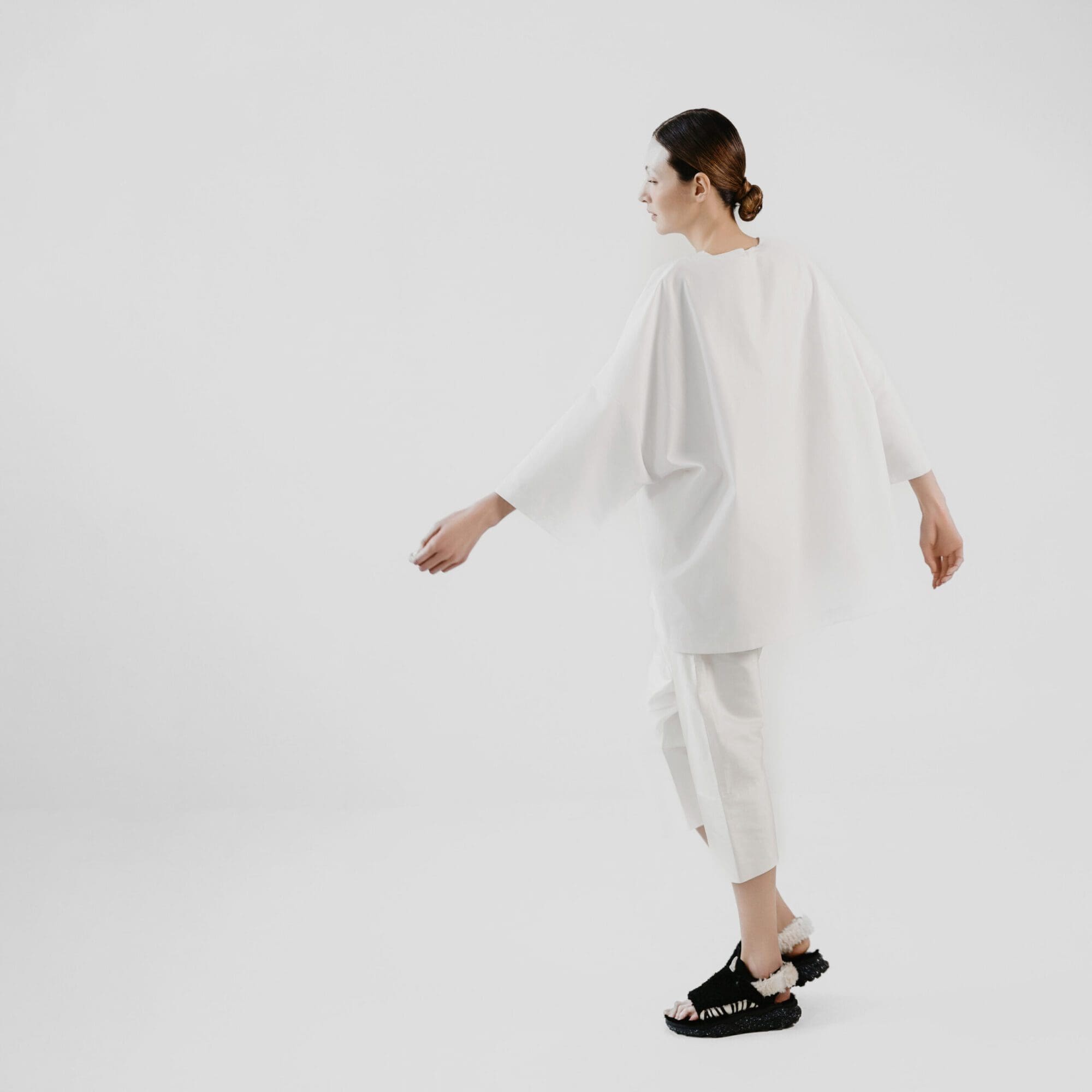 OVERSIZE T Shirt weiss 3 scaled OVERSIZE T Shirt weiss 3 scaled