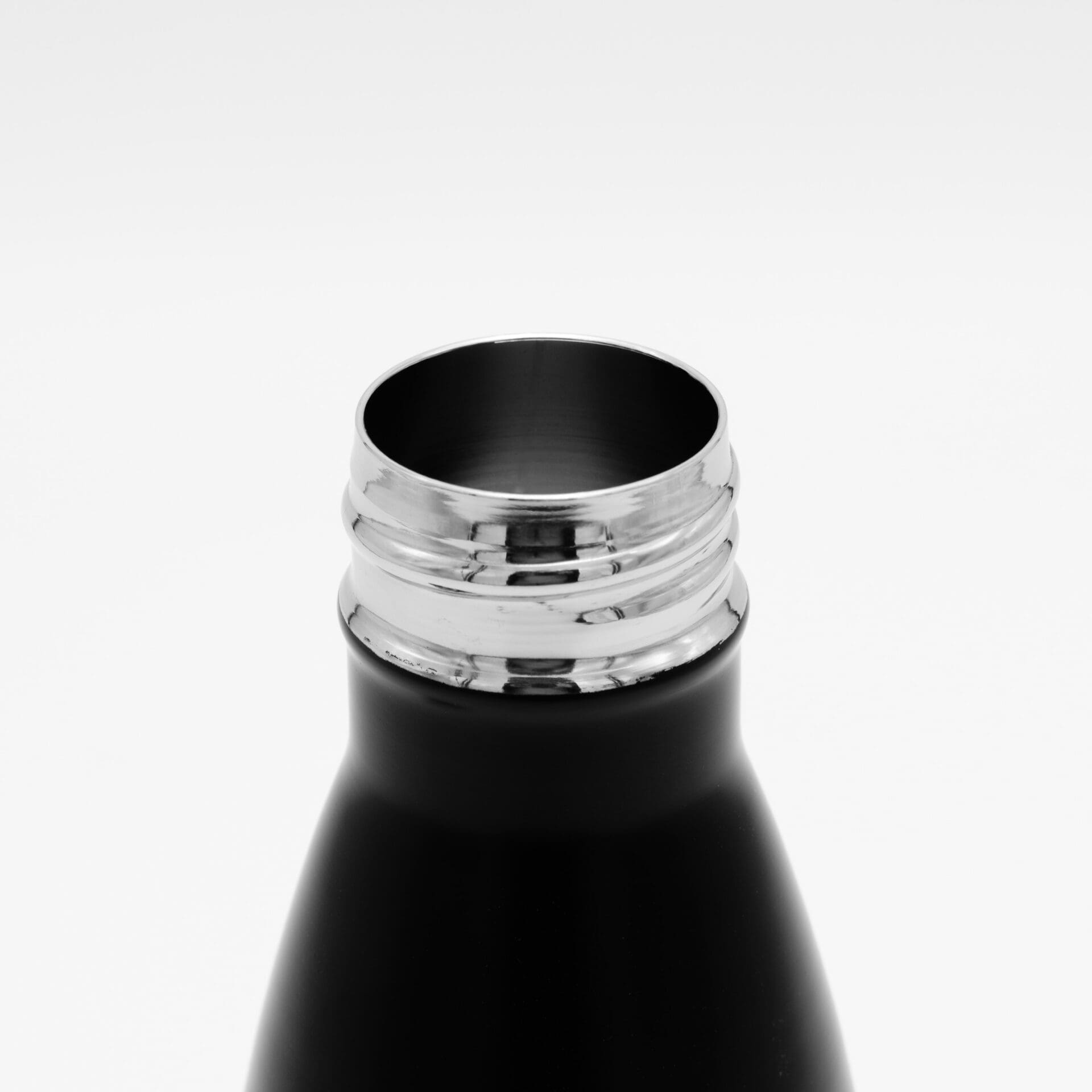 Trinkflasche Metall schwarz 5 scaled